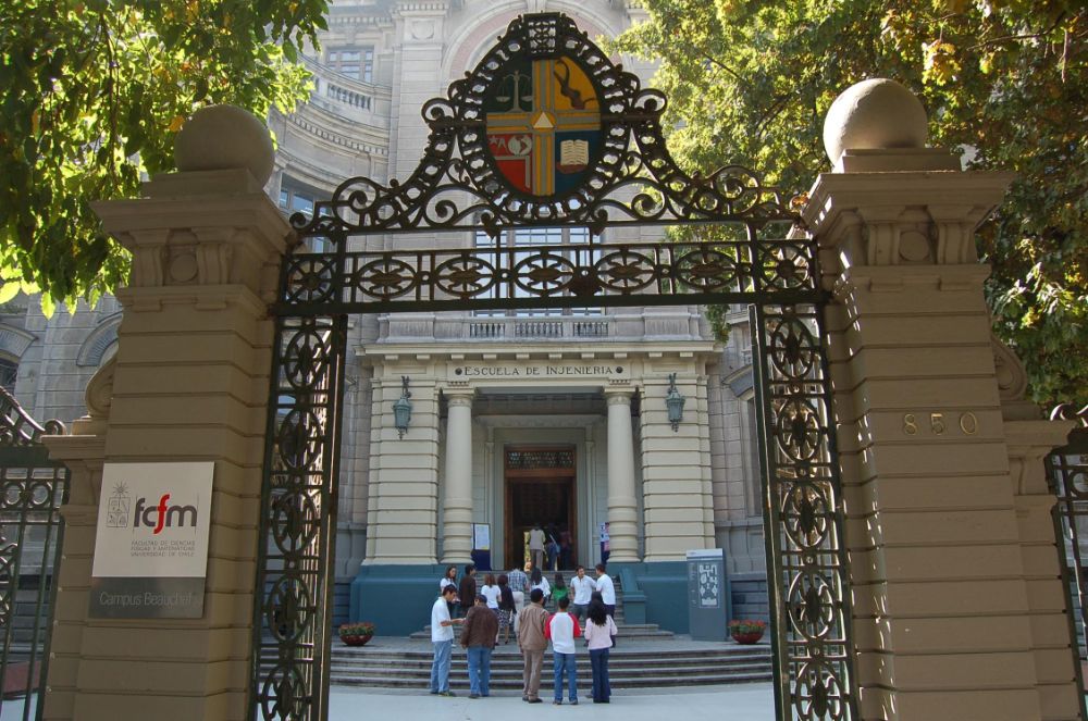 La Facultad de Ciencias Físicas y Matemáticas de la U. de Chile será la encargada de recibir a las jóvenes de 1° a 4° medio de Liceos Bicentenario que serán parte de la actividad. 